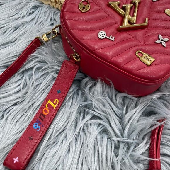 Louis Vuitton |limited edition| new wave heart crossbody bag love lock quilted - Picture 4 of 16